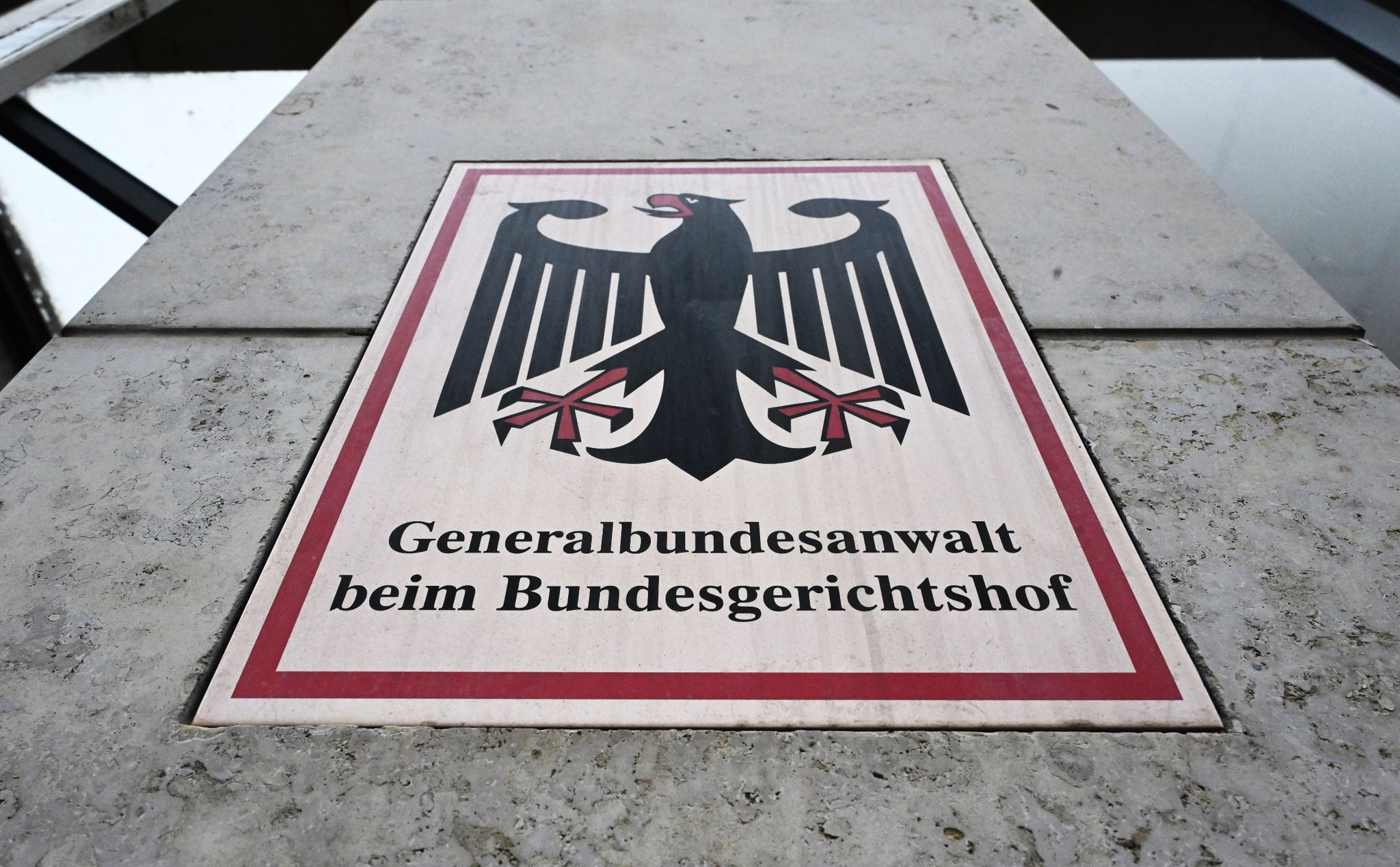 Die Verhafteten sind laut dem Generalbundesanwalt beim Bundesgerichtshof dringend verdächtig, in einem besonders schweren Fall für einen ausländischen Geheimdienst tätig gewesen zu sein.