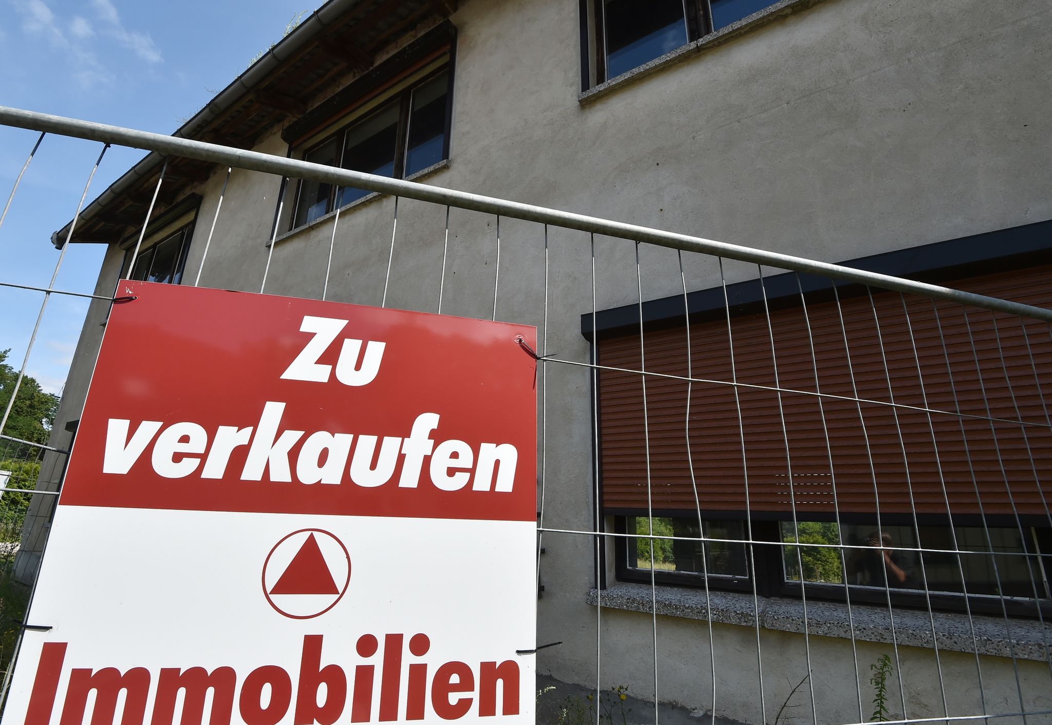 Während Mietwohnungen umkämpft sind, können Immobilienkäufer auch 2024 noch auf Abschläge hoffen.