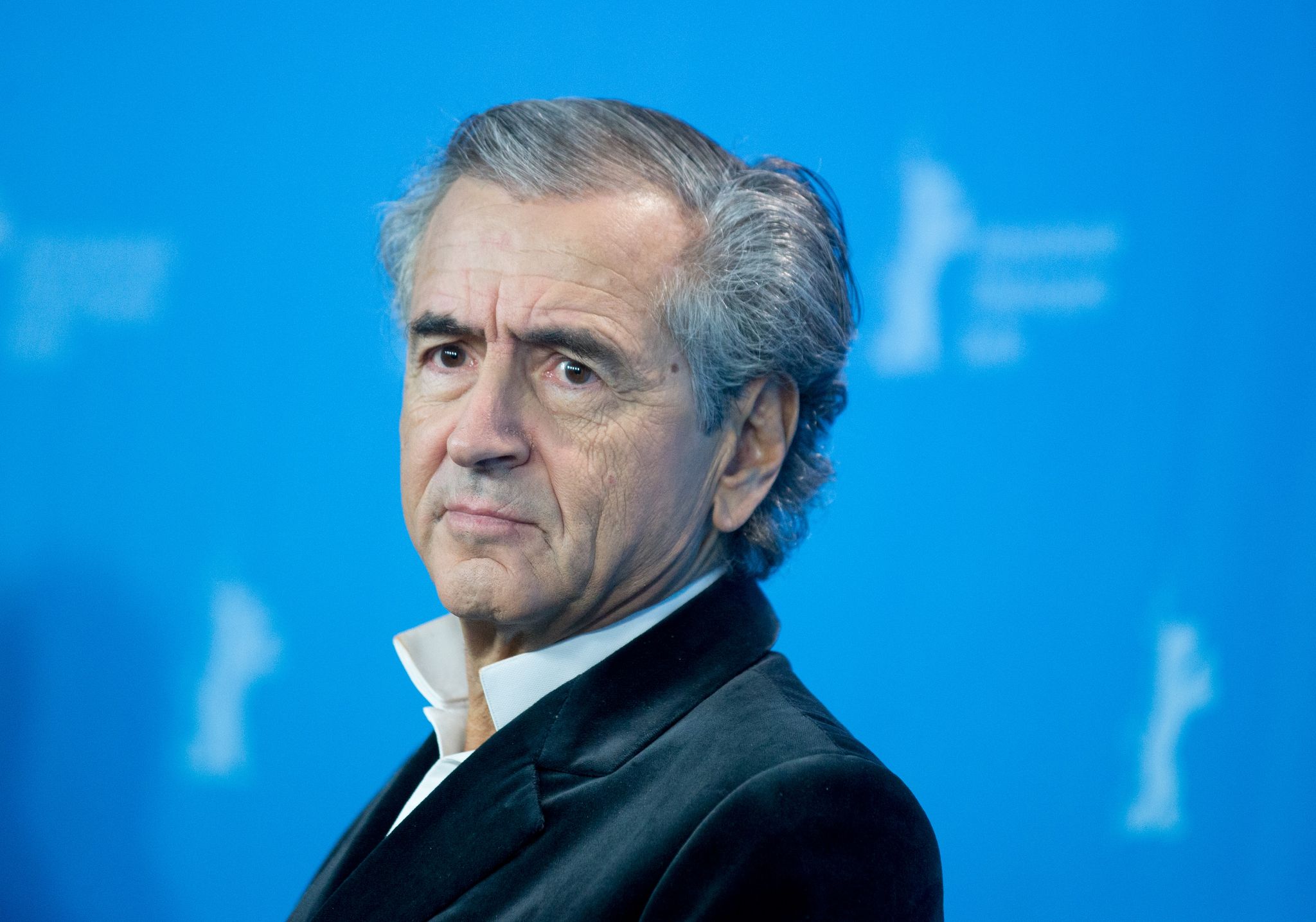 Bernard-Henri Lévy weiß sich in Szene zu setzen.