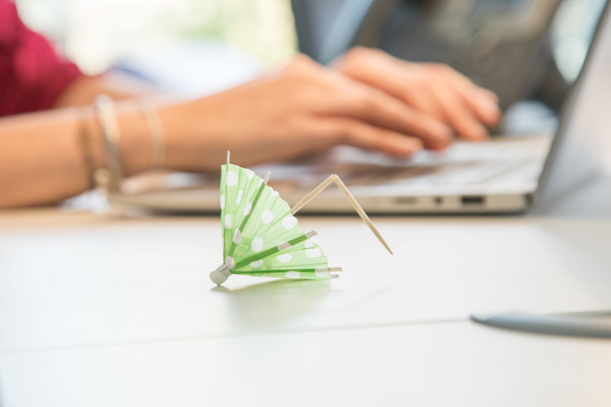 Auch wenn es schwerfällt: Findet eine FTI-Reise erst in einigen Wochen statt, sollten Verbraucher sich gedulden und mit einer Stornierung noch warten.