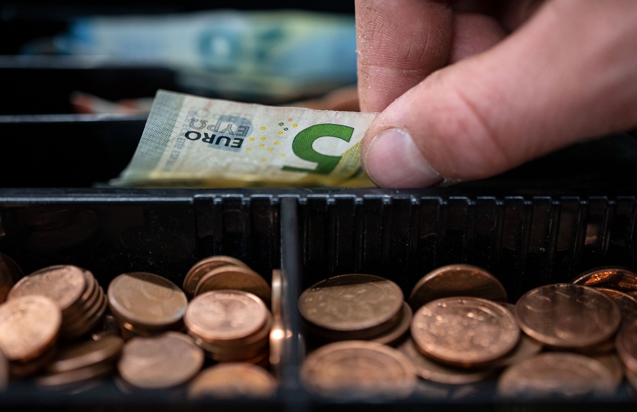 Die Inflation in der Eurozone verharrt auf hohem Niveau.