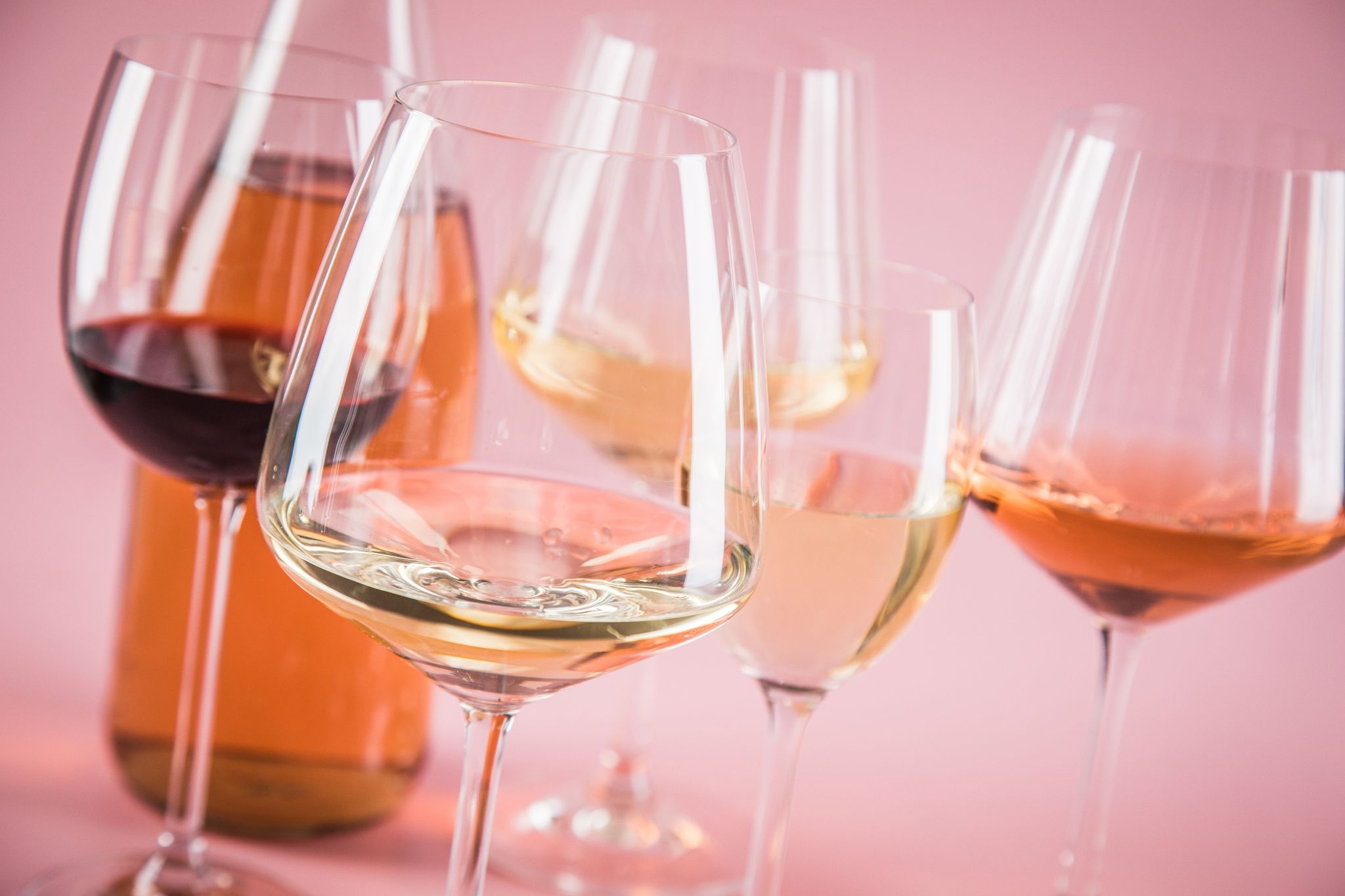 Die Menschen haben im vergangenen Wirtschaftsjahr weniger Wein getrunken als im Vorjahreszeitraum.