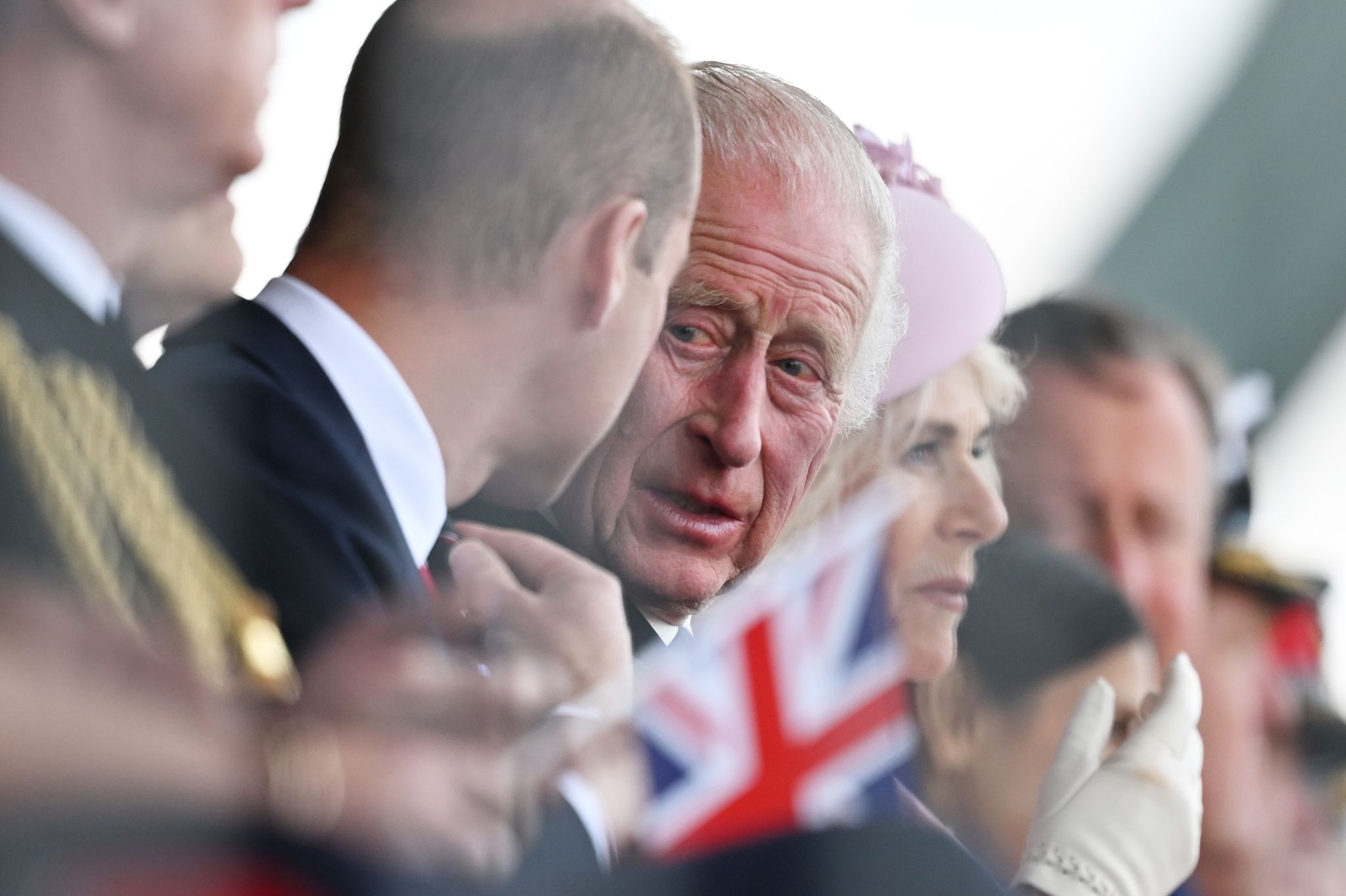 William (l-r), Prinz von Wales, und König Charles III. von Großbritannien nehmen bei der nationalen Gedenkveranstaltung des Vereinigten Königreichs zum 80. Jahrestag des D-Day teil.