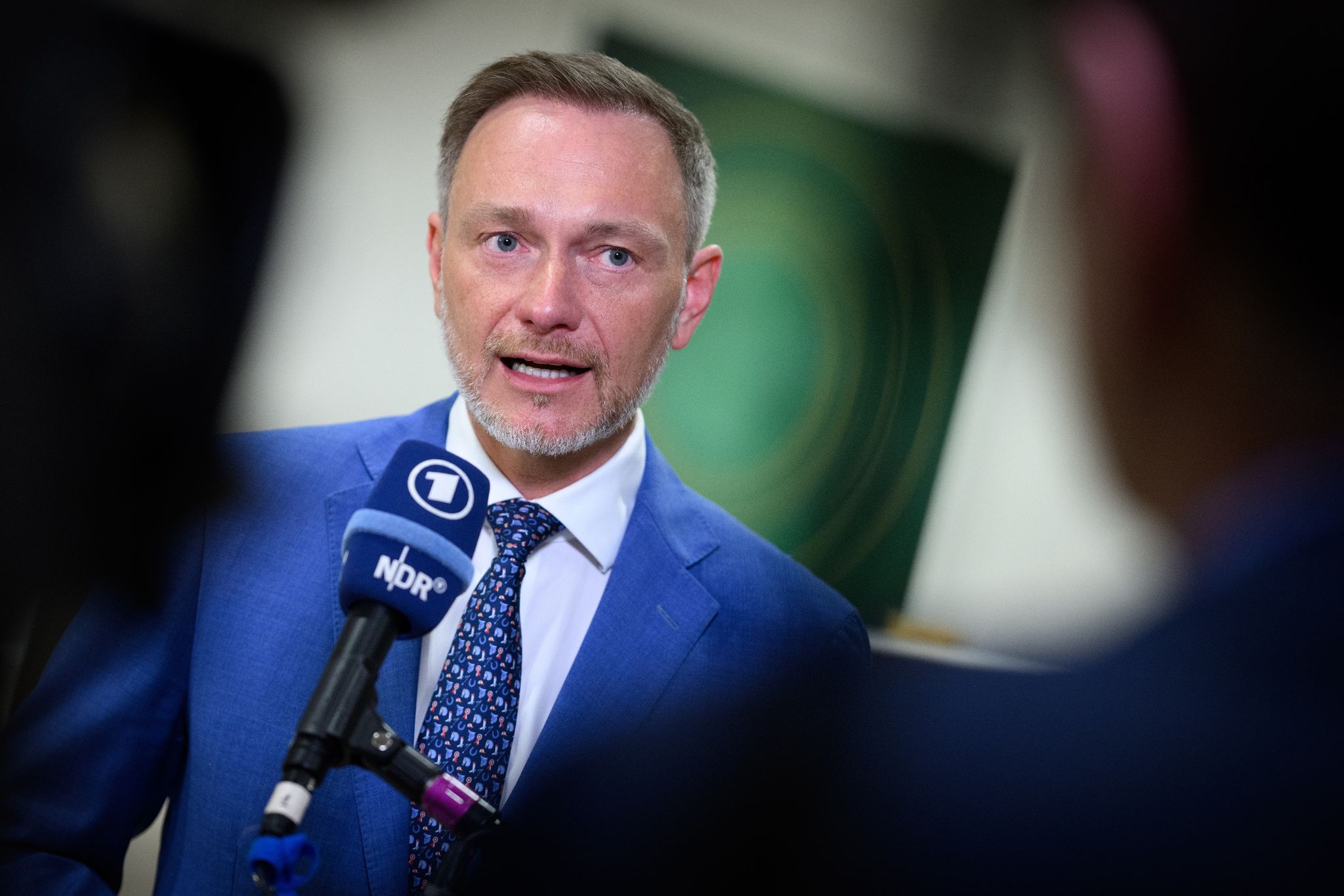 Christian Lindner verteidigt die in der Regierung umstrittenen FDP-Vorschläge für eine «Wirtschaftswende».