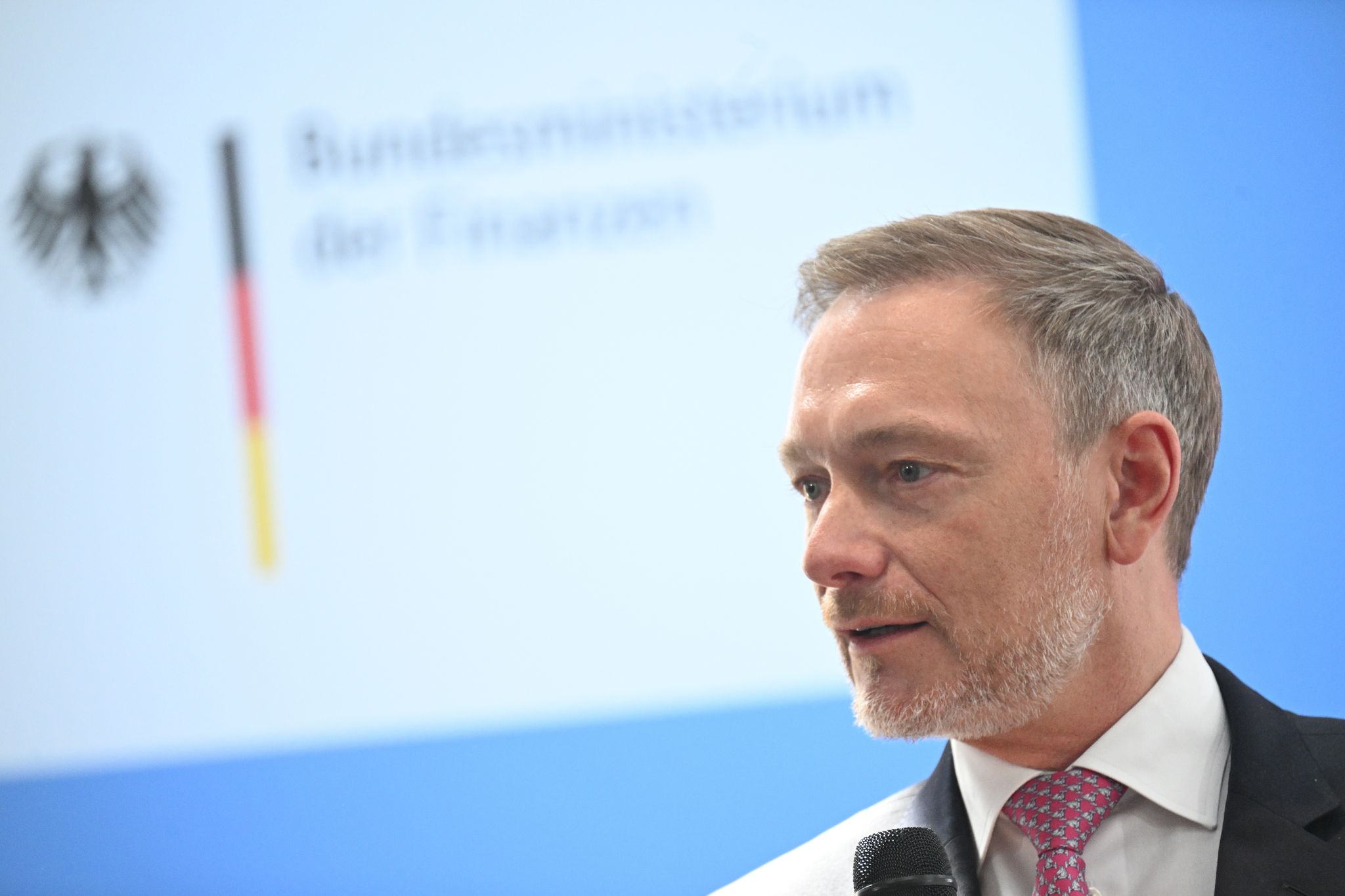 Christian Lindner nannte die aktuelle Steuerschätzung einen «Realitätscheck» für den Bundeshaushalt 2025 (Archivbild).