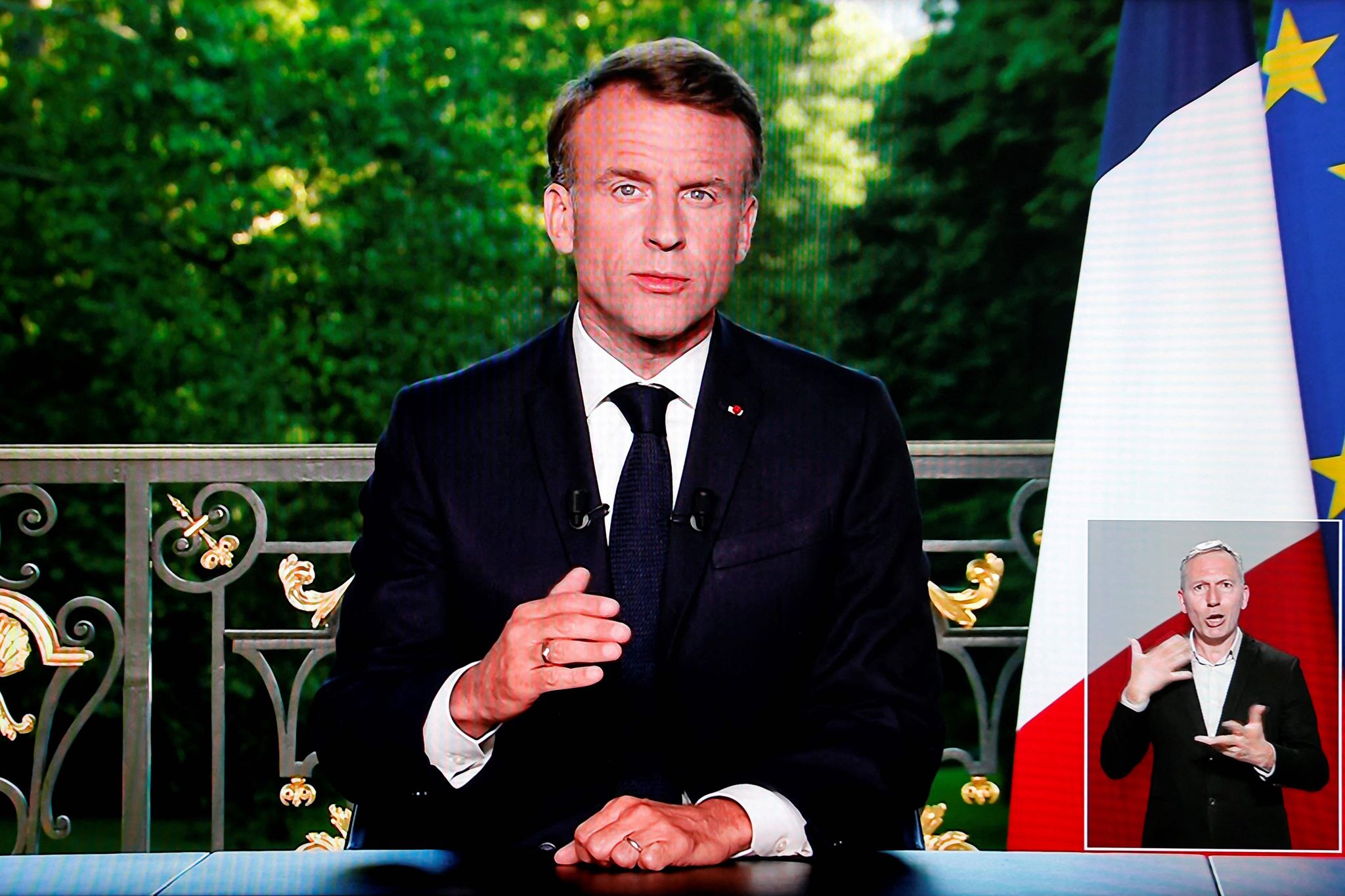 Emmanuel Macron hat im Fernsehen angekündigt die Nationalversammlung aufzulösen und für den 30. Juni 2024 Neuwahlen anzusetzen.