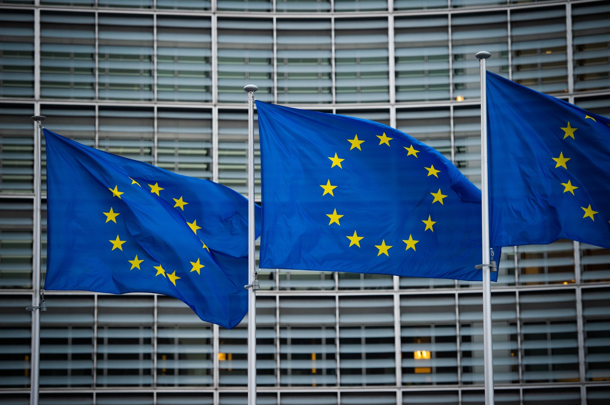 Flaggen der Europäischen Union vor dem Berlaymont-Gebäude der Europäischen Kommission in Brüssel.