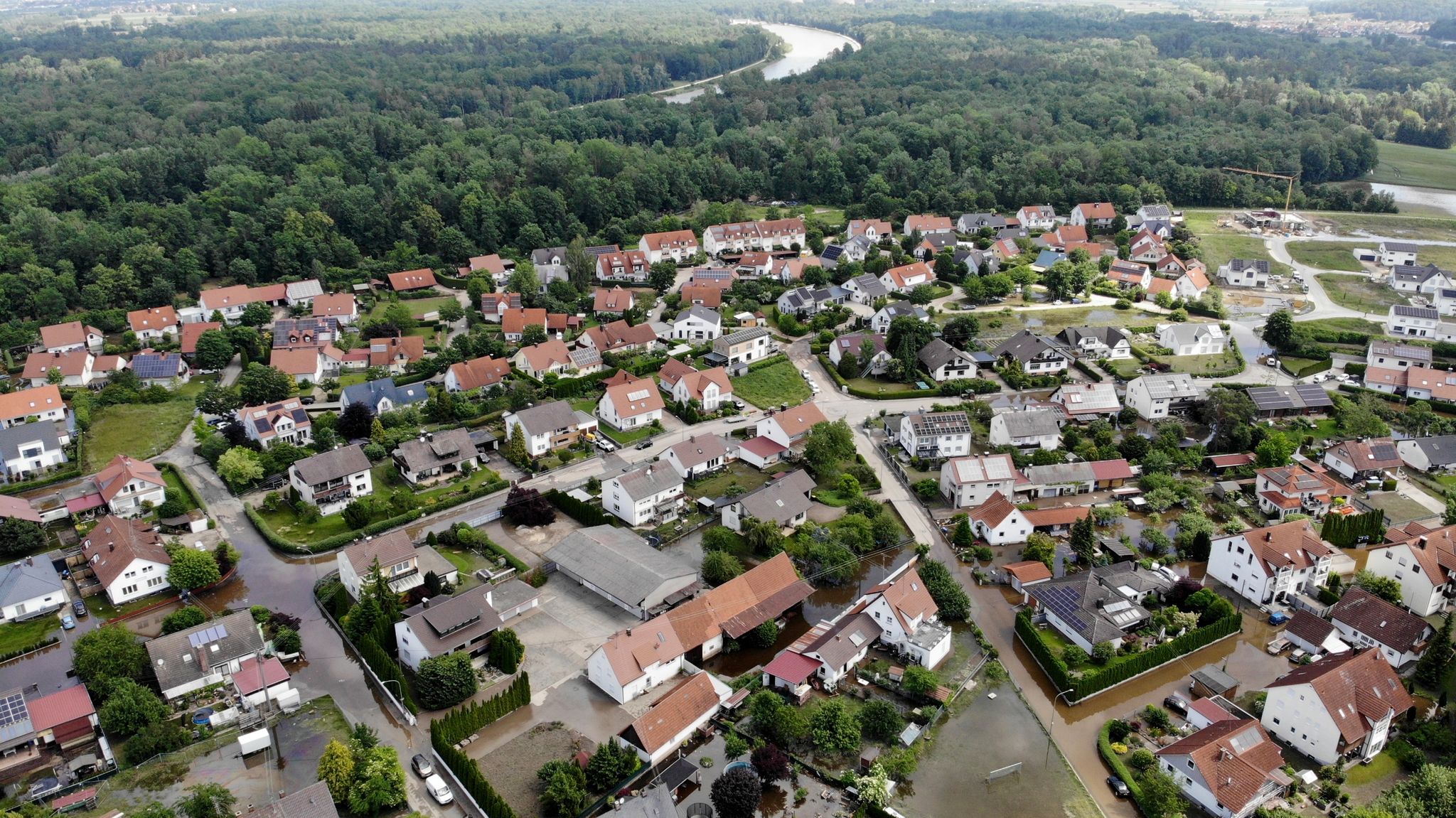 Hochwasserschäden sind durch eine Elementarschutz-Versicherung abgedeckt. Ohne diese Versicherung können die Reparaturkosten als außergewöhnliche Belastungen in der Steuererklärung angegeben werden.