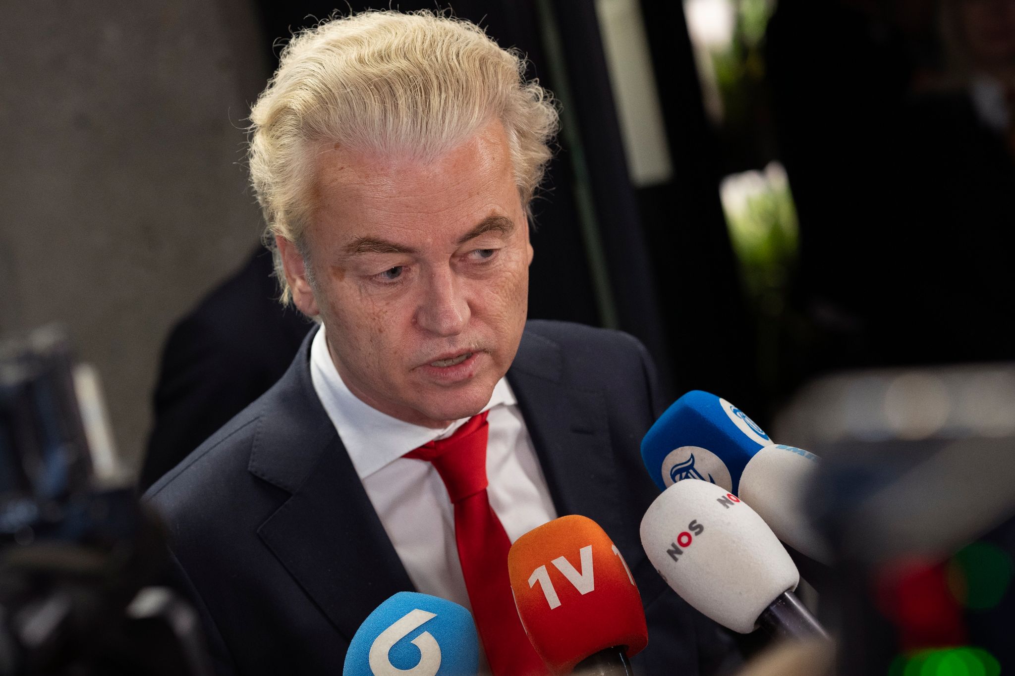 Geert Wilders ist Vorsitzender der rechtsextremen Partei PVV (Partei für die Freiheit).
