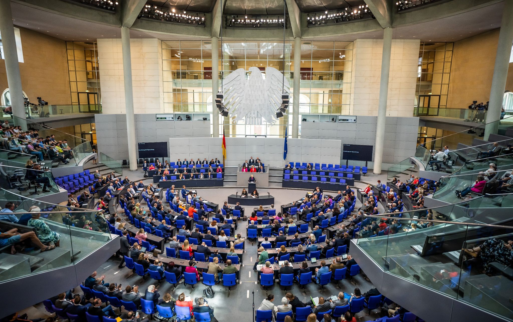 Parteien finanzieren sich in Deutschland vor allem durch Mitgliedsbeiträge, Geld vom Staat und Spenden.