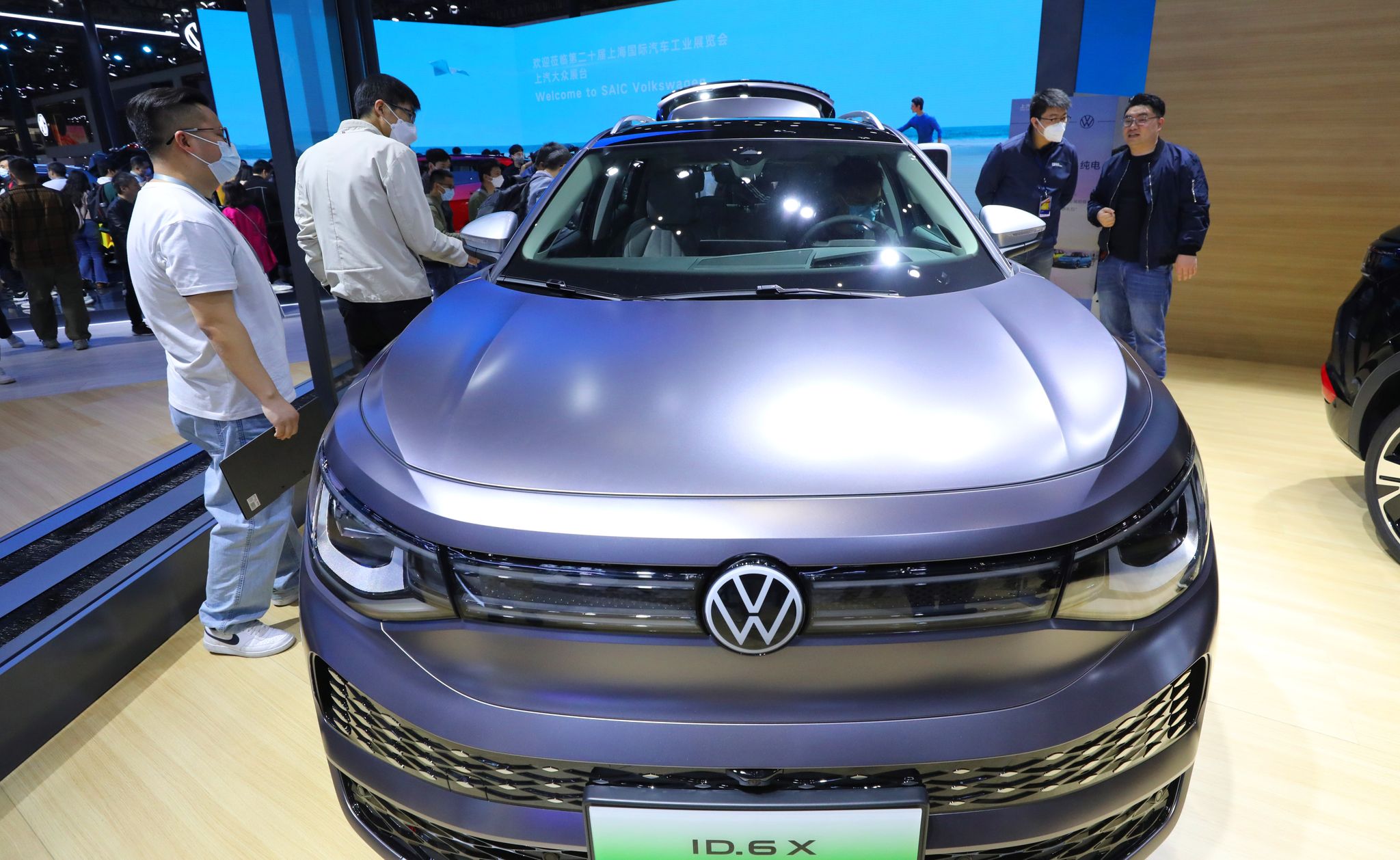 In China entwickelt sich der Markt rasant in Richtung smarter Elektroautos. Im ersten Quartal hat der Volkswagen Konzern in China nach eigenen Angaben 693.600 Fahrzeuge an Kunden ausgeliefert.