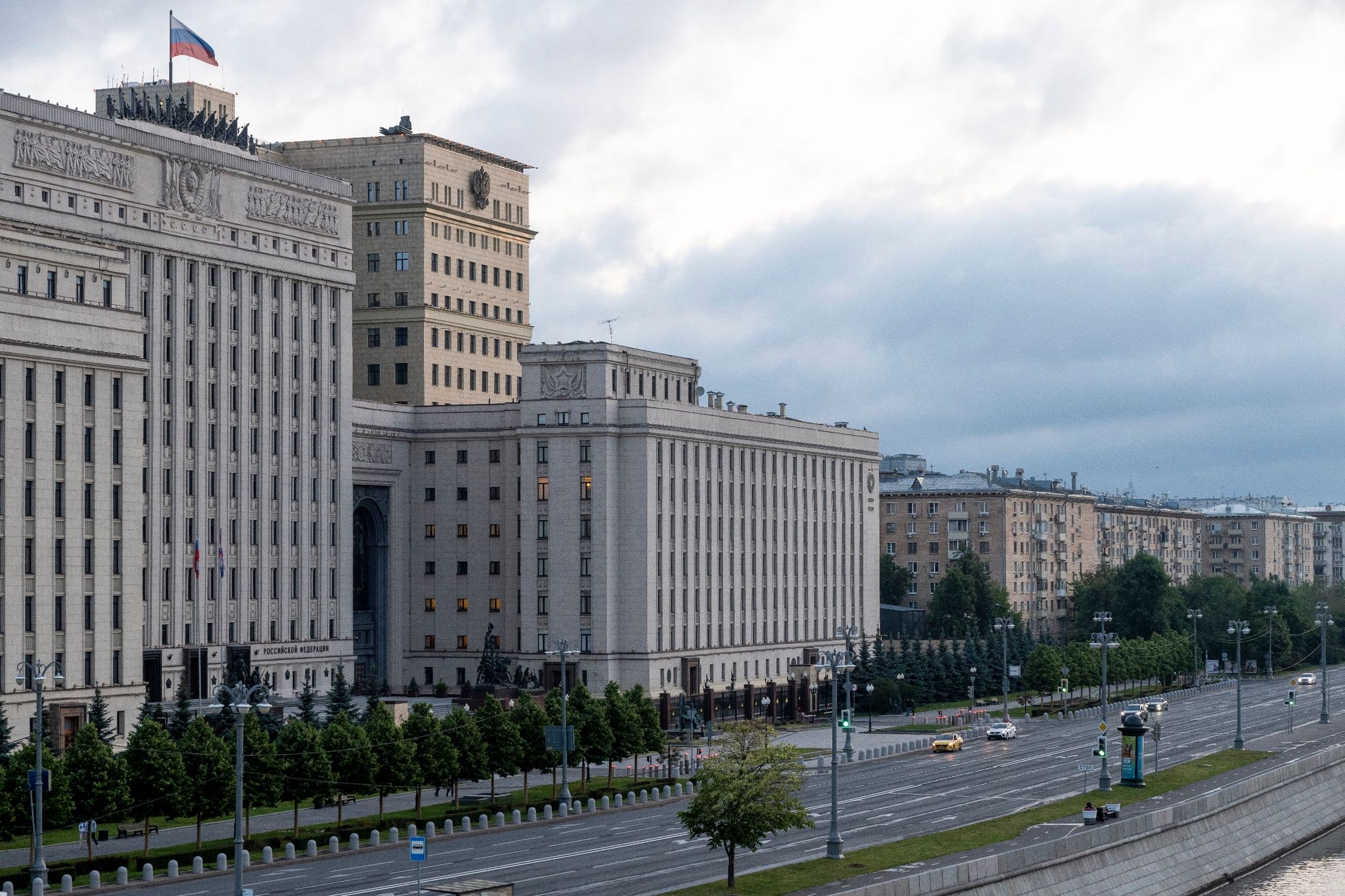 Ein Blick auf das Gebäude des russischen Verteidigungsministeriums: Der Chef der Kaderverwaltung beim Ministerium, Generalleutnant Juri Kusnetzow, wurde festgenommen.