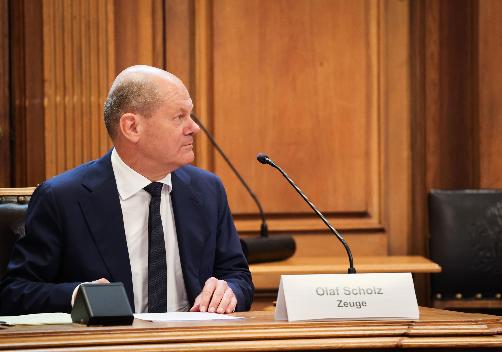 Scholz hat bereits zwei Mal als Zeuge im Zusammenhang mit den Geschäften der ebenfalls in den «Cum-Ex»-Skandal verwickelten Hamburger Warburg Bank ausgesagt.