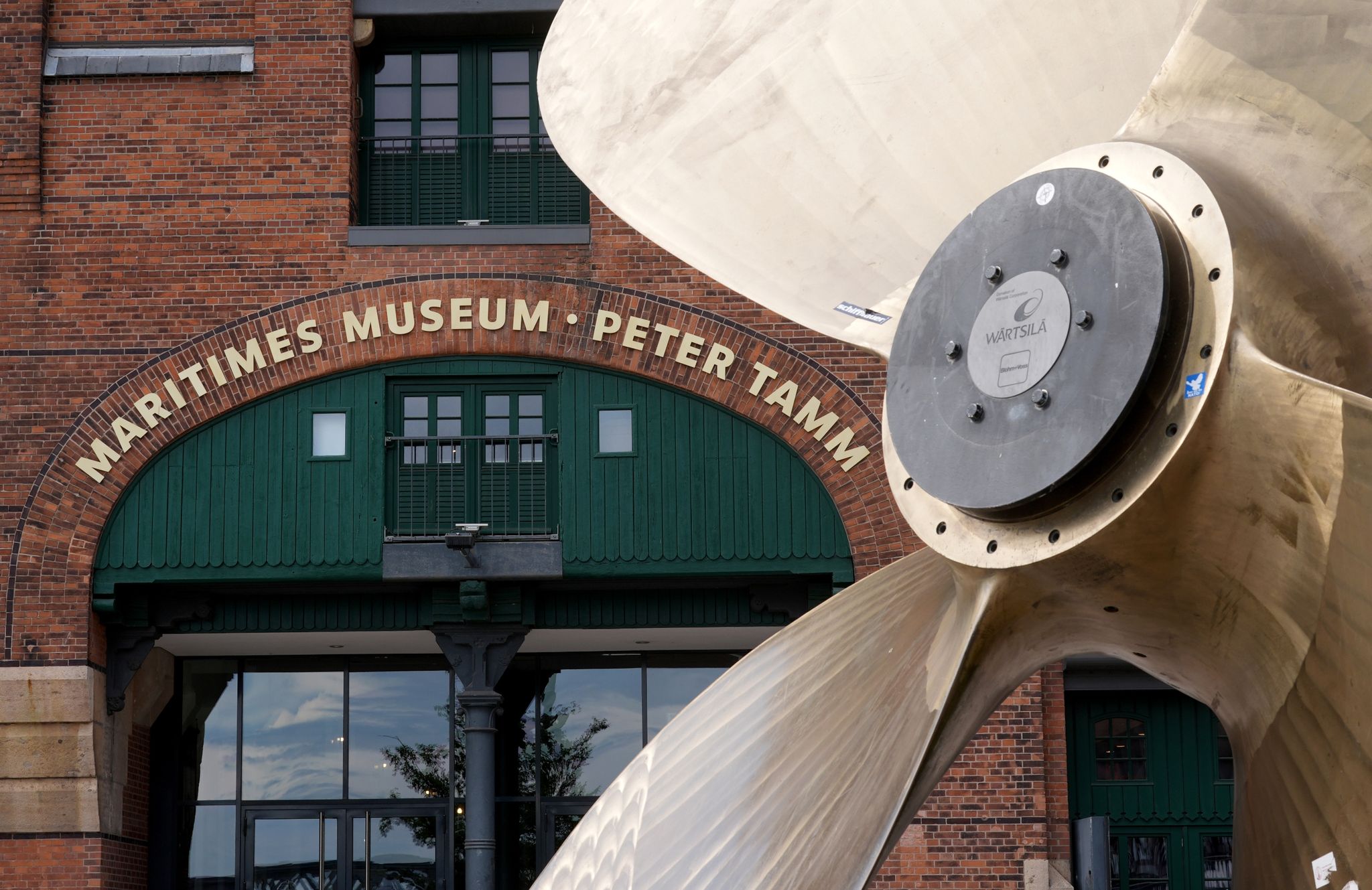 Das Internationale Maritime Museum Hamburg ist einem der riesigen historischen Speicherbauten in der Hamburger Hafencity untergebracht.