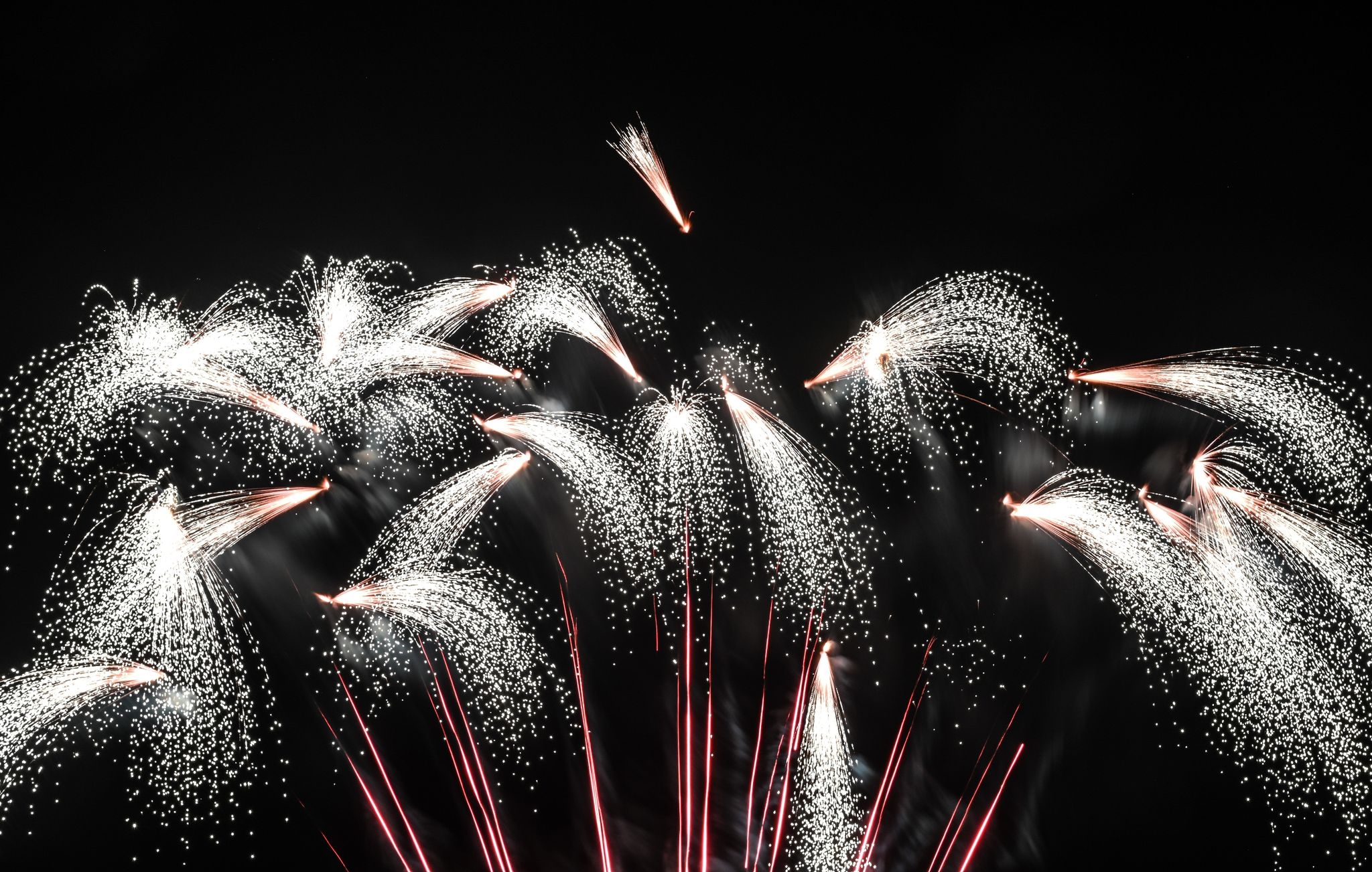 Erleuchtet den Nachthimmel schön bunt, kann aber auch gefährlich sein: Silvesterfeuerwerk.
