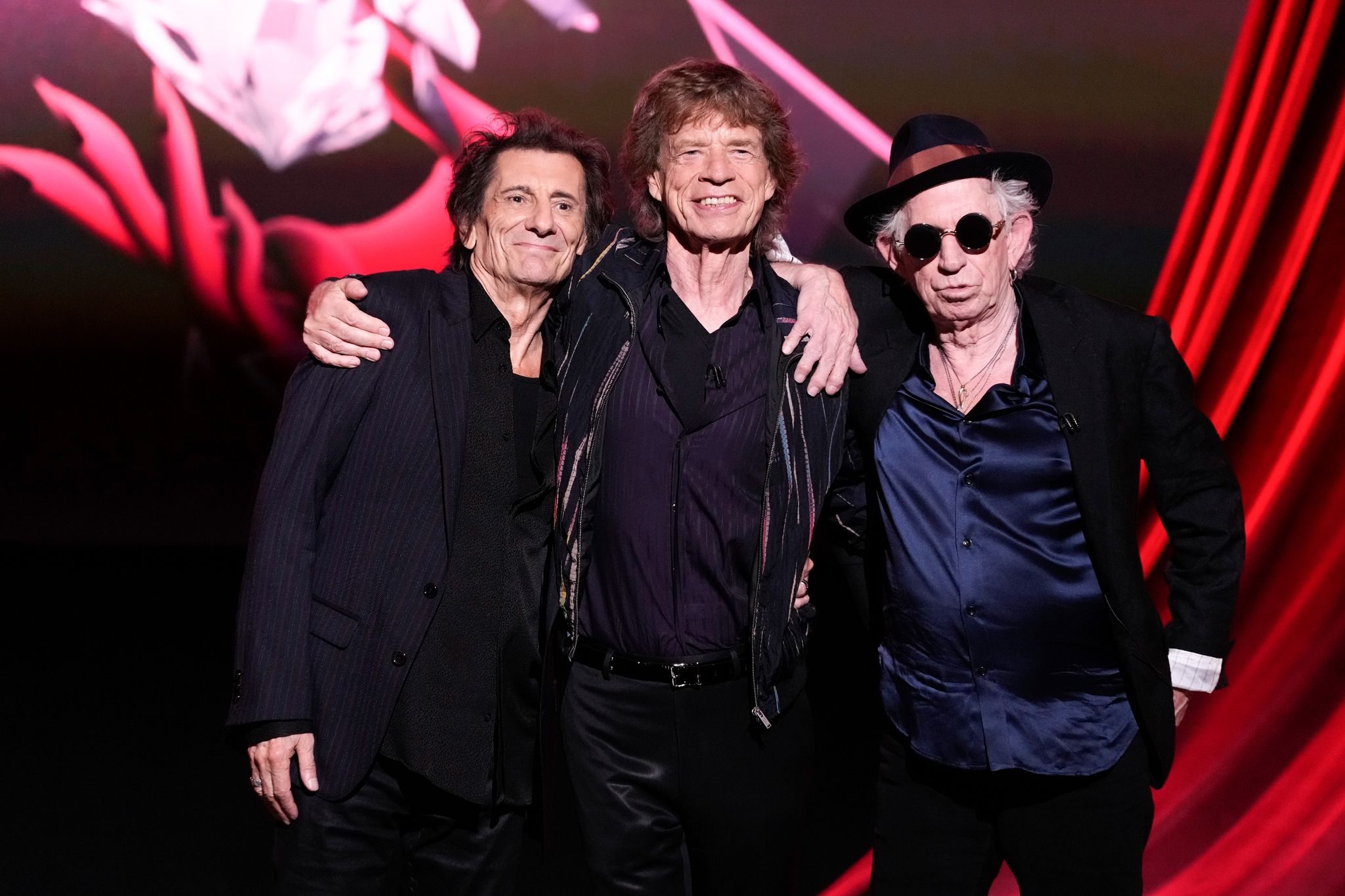 Ronnie Wood (l-r), Mick Jagger und Keith Richards von den Rolling Stones. Die Band will mit ihrem neuen Album «Hackney Diamonds» nächstes Jahr auf Tour gehen.