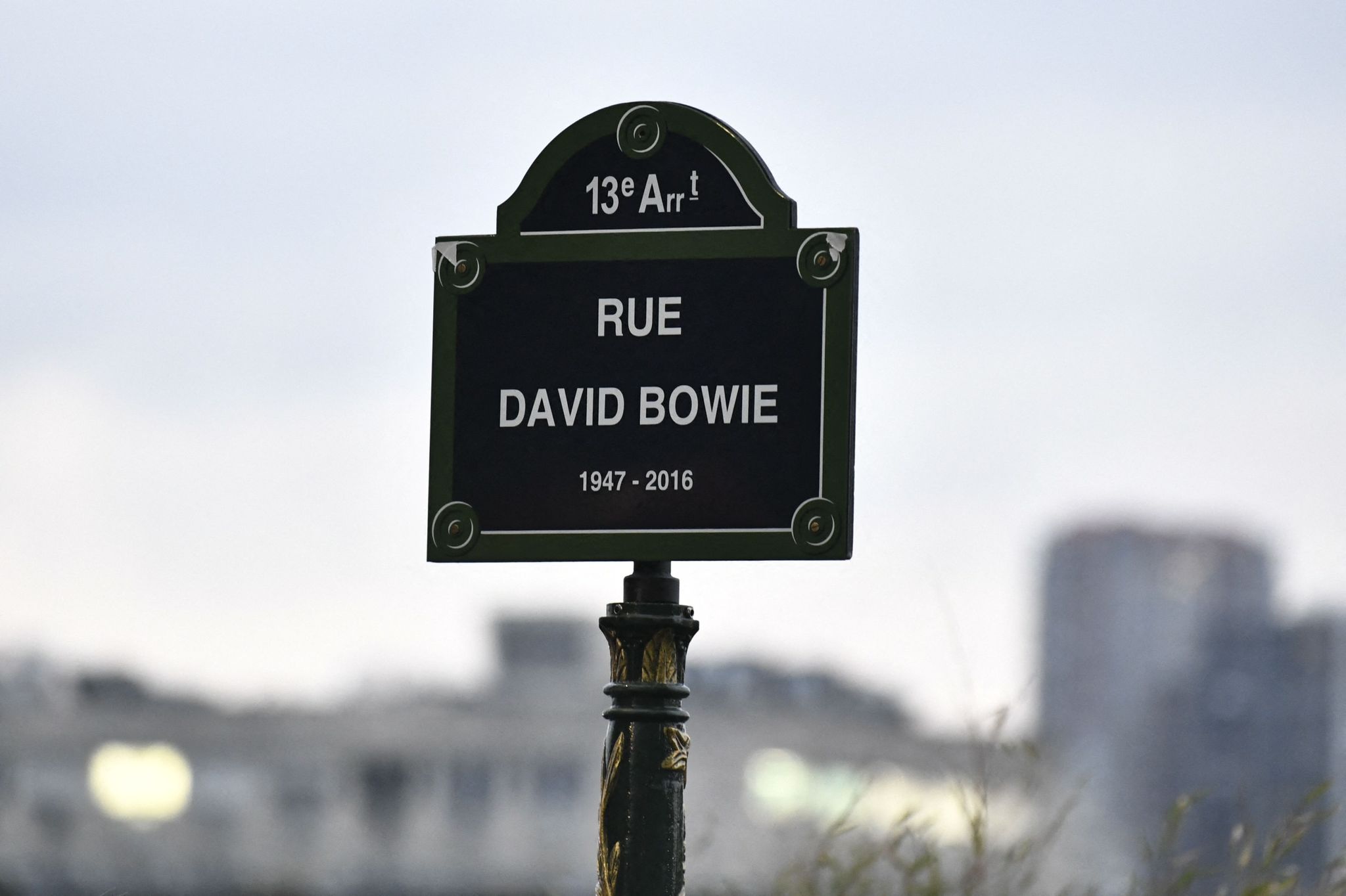 Eine Straße im 13. Pariser Stadtbezirk ist nach der britischen Musik-Ikone David Bowie benannt worden.