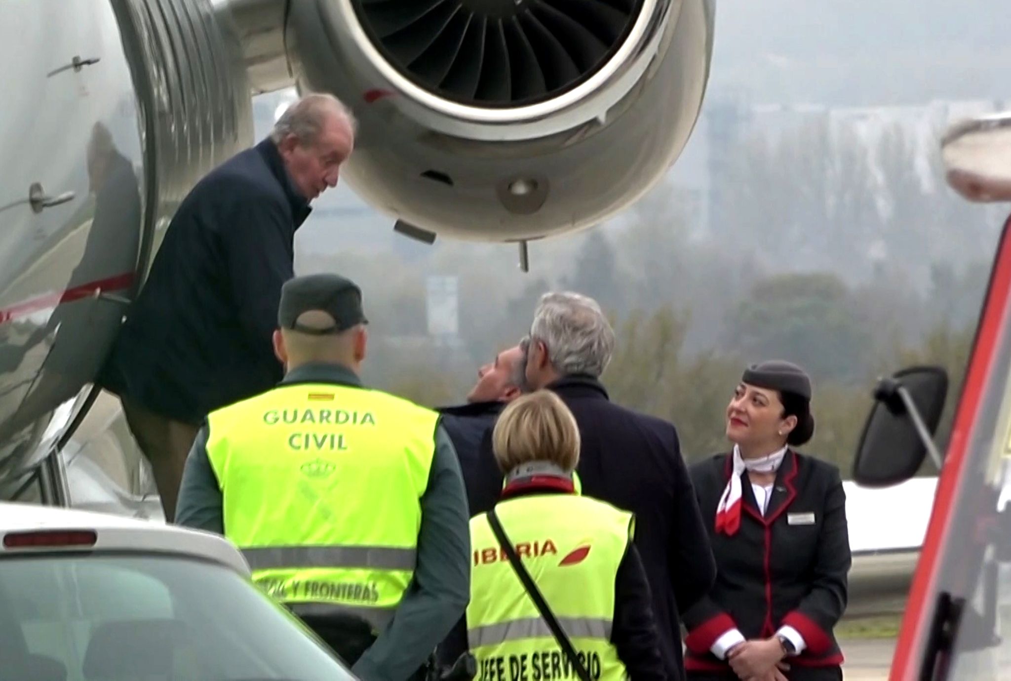 Altkönig Juan Carlos  ist im Privatjet nach Spanien gekommen.