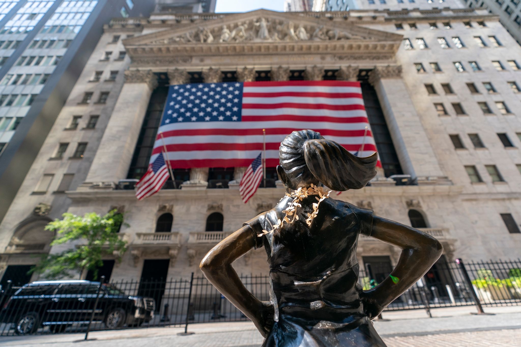 Die Bronzestatur "Fearless Girl" steht vor der die New Yorker Börse.